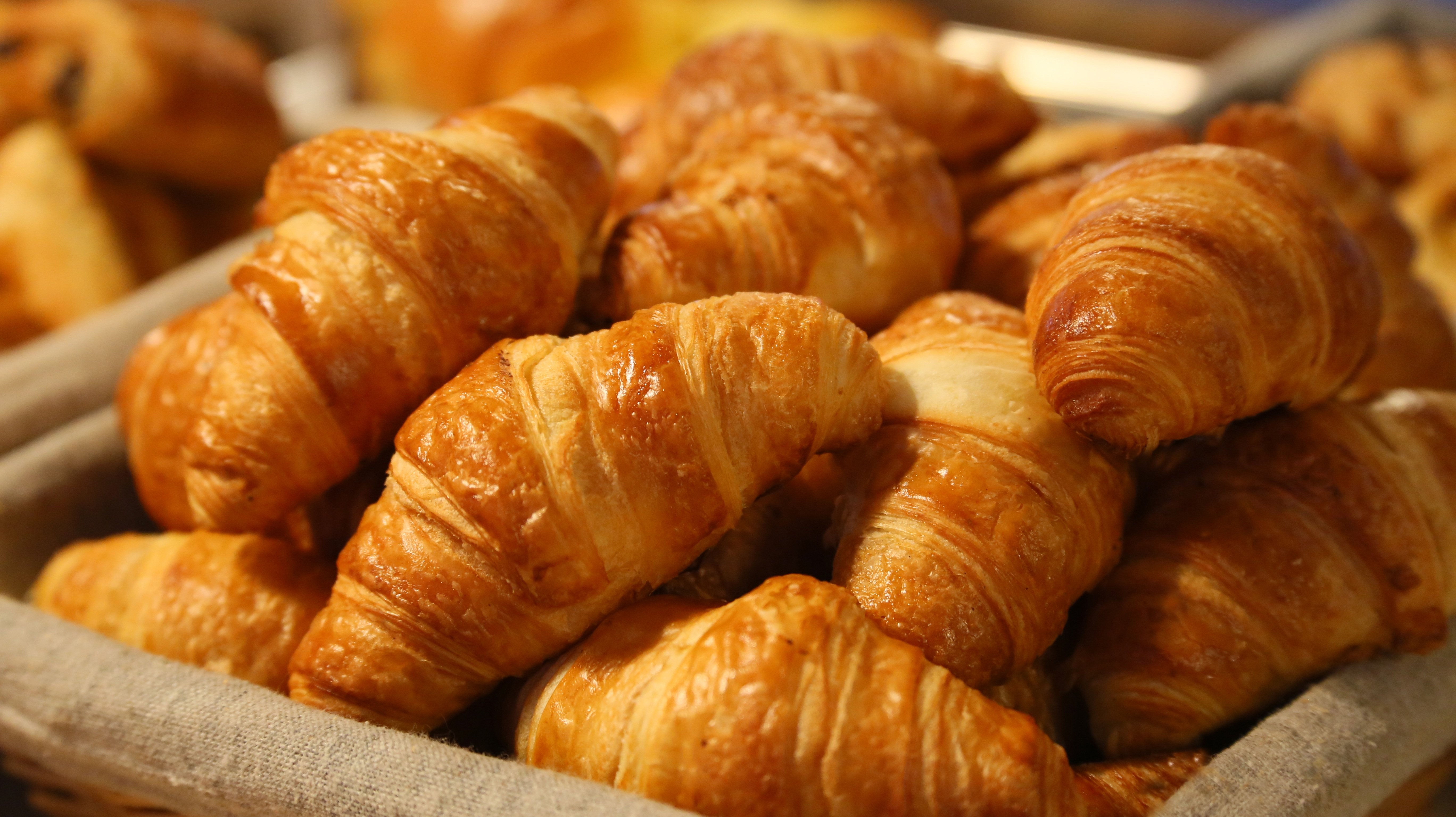 Croissants dans un panier - Image par Pexels de Pixabay